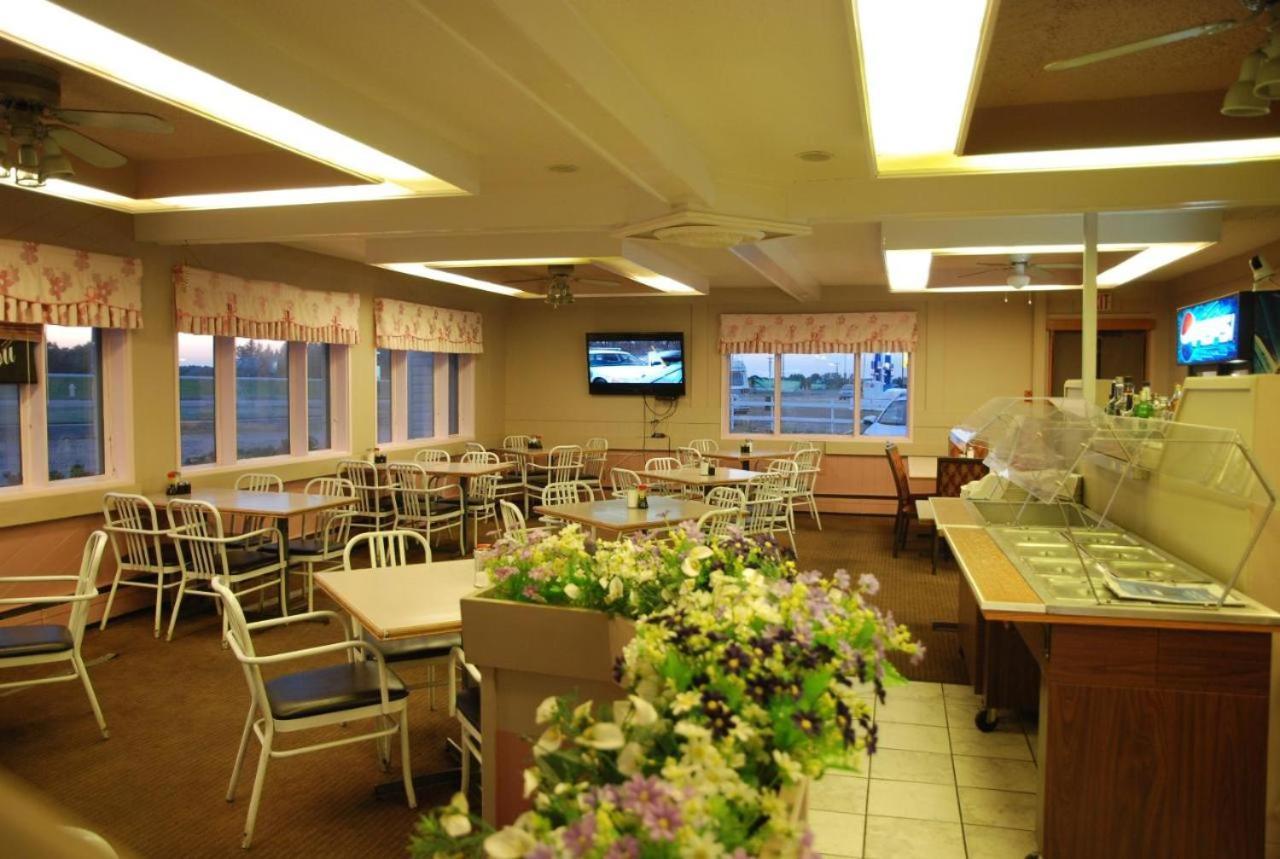 Country Garden Inn & Restaurant Smoky Lake Exterior photo